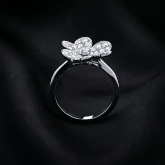 Van Cleef & Arpels, Frivole ring, 1 flower, paved stone
