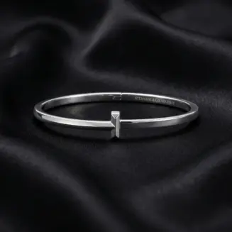 Bracelet_on_black_silk_background_202607151413_result.webp