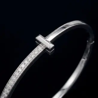 White_gold_bracelet_black_backgr…_202607151601_result.webp